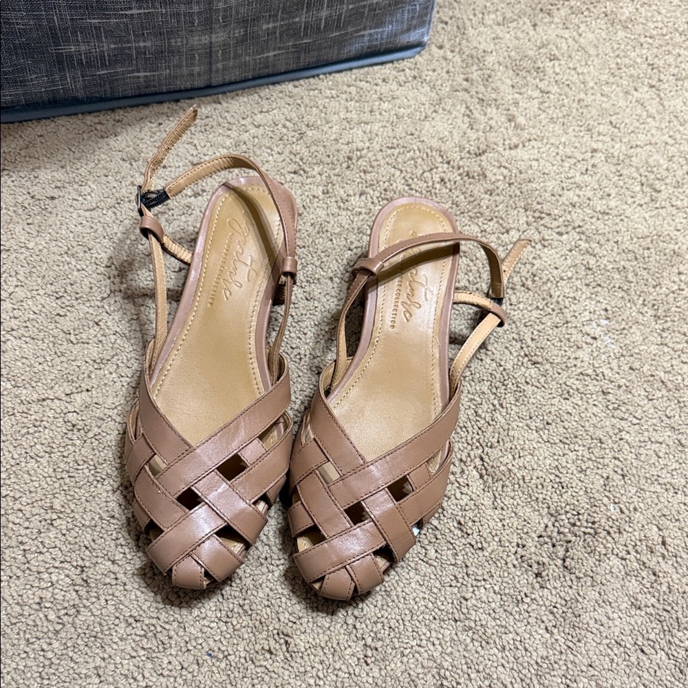 New Stylish Tan Women's Sandals